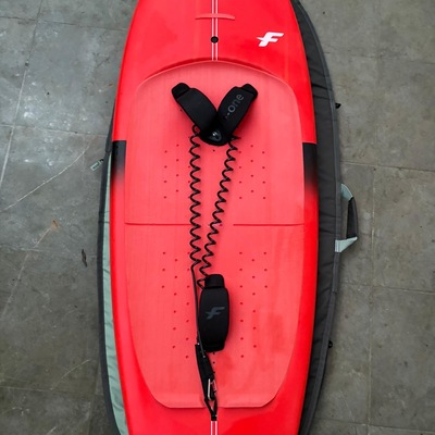  Fone Rocket wing 85L inclusief footstraps & ION boardbag 