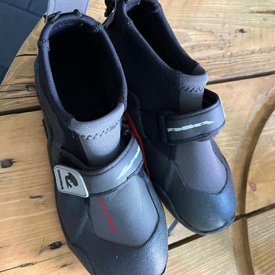 Tiki Wanna lage boot 